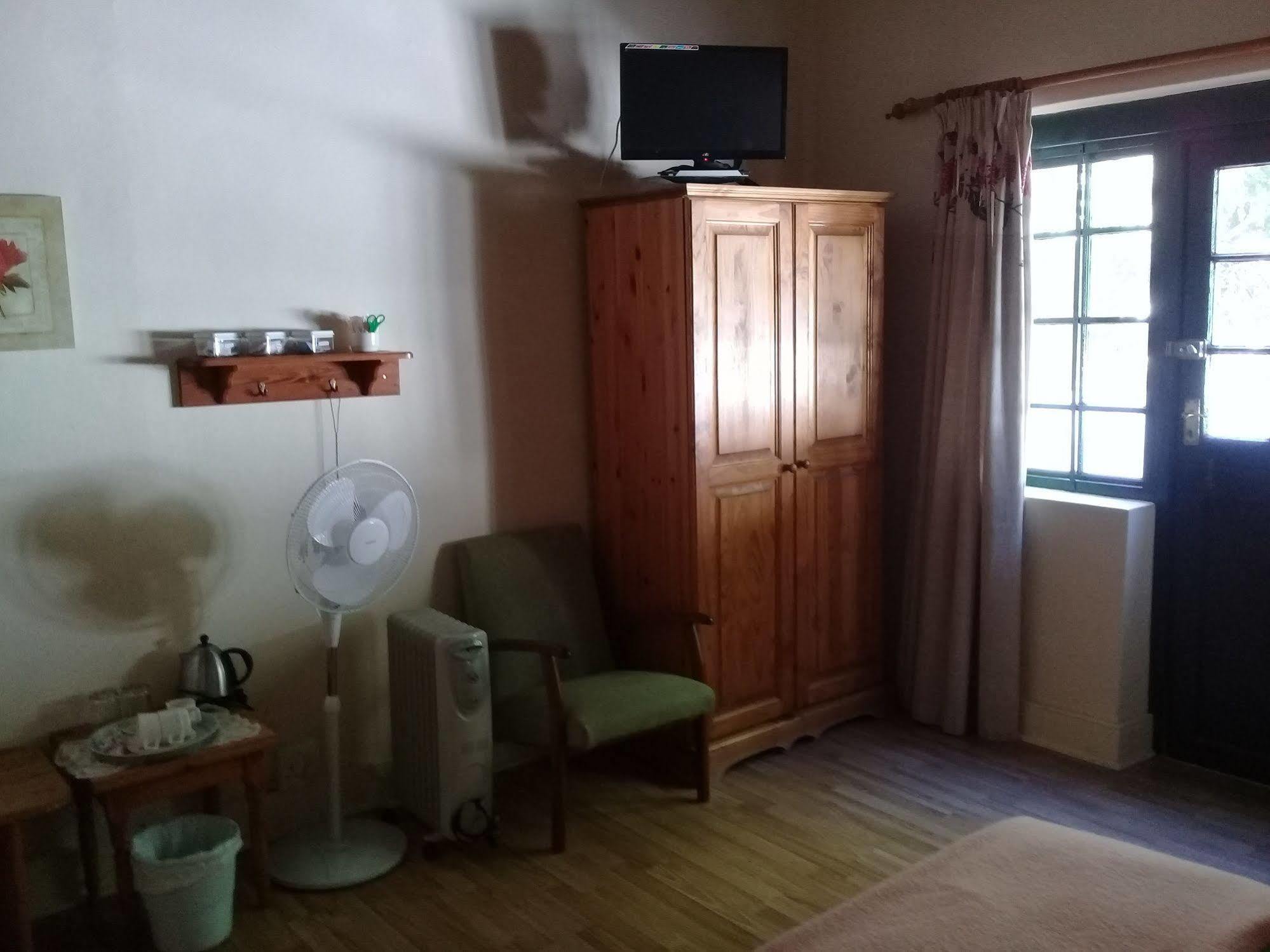 Koo Karoo Guest Lodge And Self Catering มอนตากู ภายนอก รูปภาพ